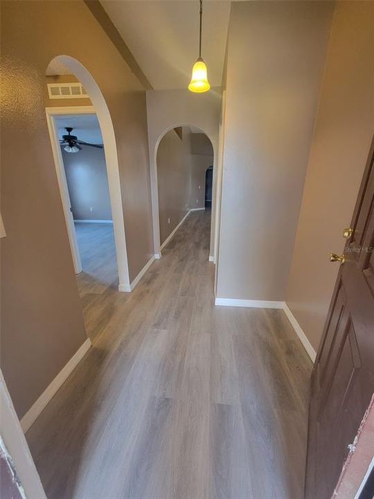 На продажу: $370,000 (4 спален, 2 ванн, 2021 Квадратных фут)