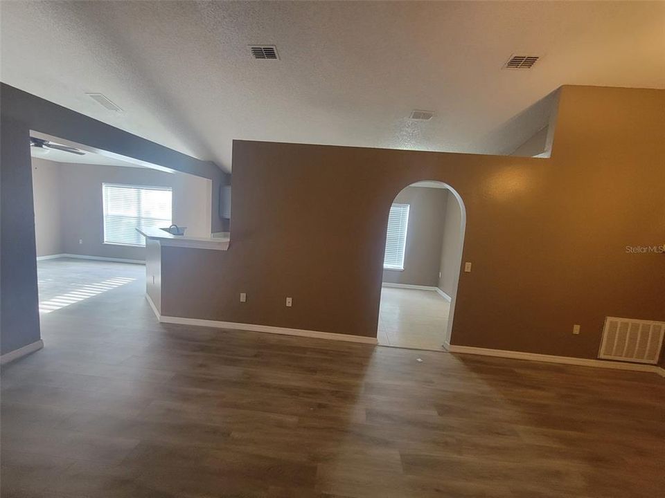 На продажу: $370,000 (4 спален, 2 ванн, 2021 Квадратных фут)