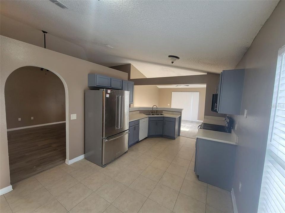 На продажу: $370,000 (4 спален, 2 ванн, 2021 Квадратных фут)