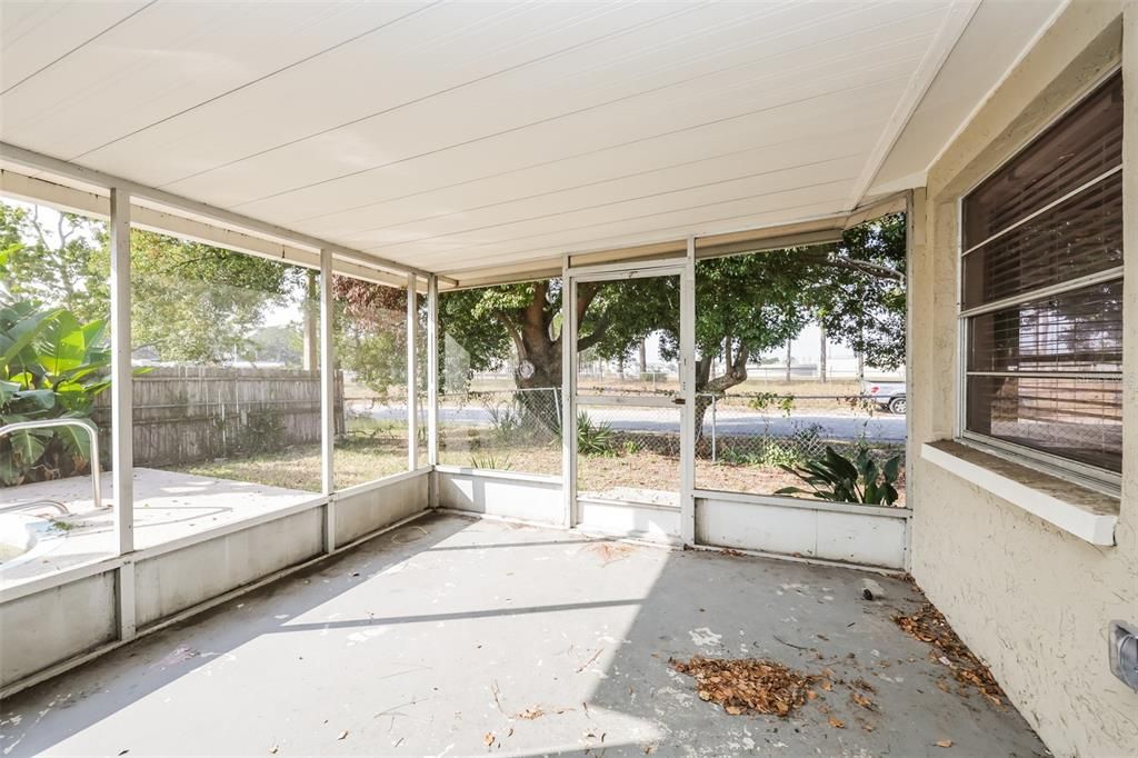 For Sale: $299,000 (3 beds, 2 baths, 1374 Square Feet)