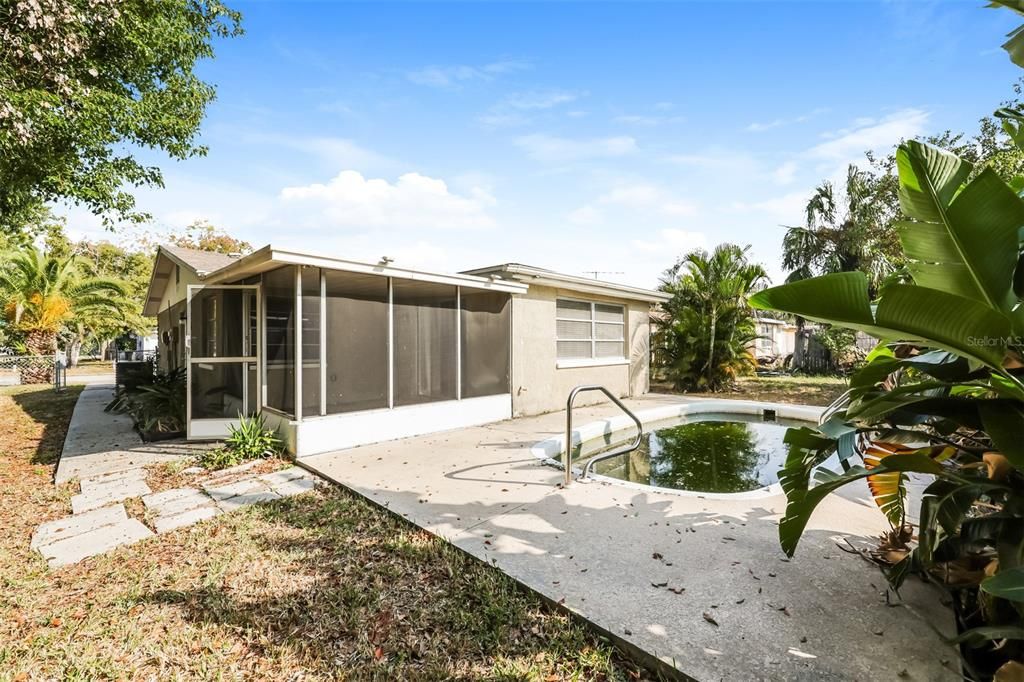 For Sale: $299,000 (3 beds, 2 baths, 1374 Square Feet)