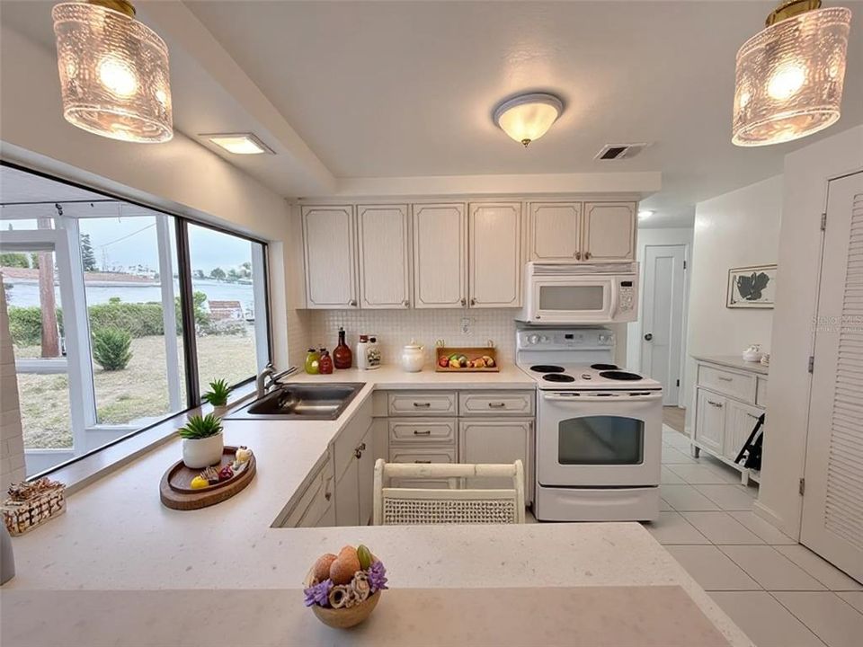 For Sale: $204,900 (2 beds, 1 baths, 1134 Square Feet)