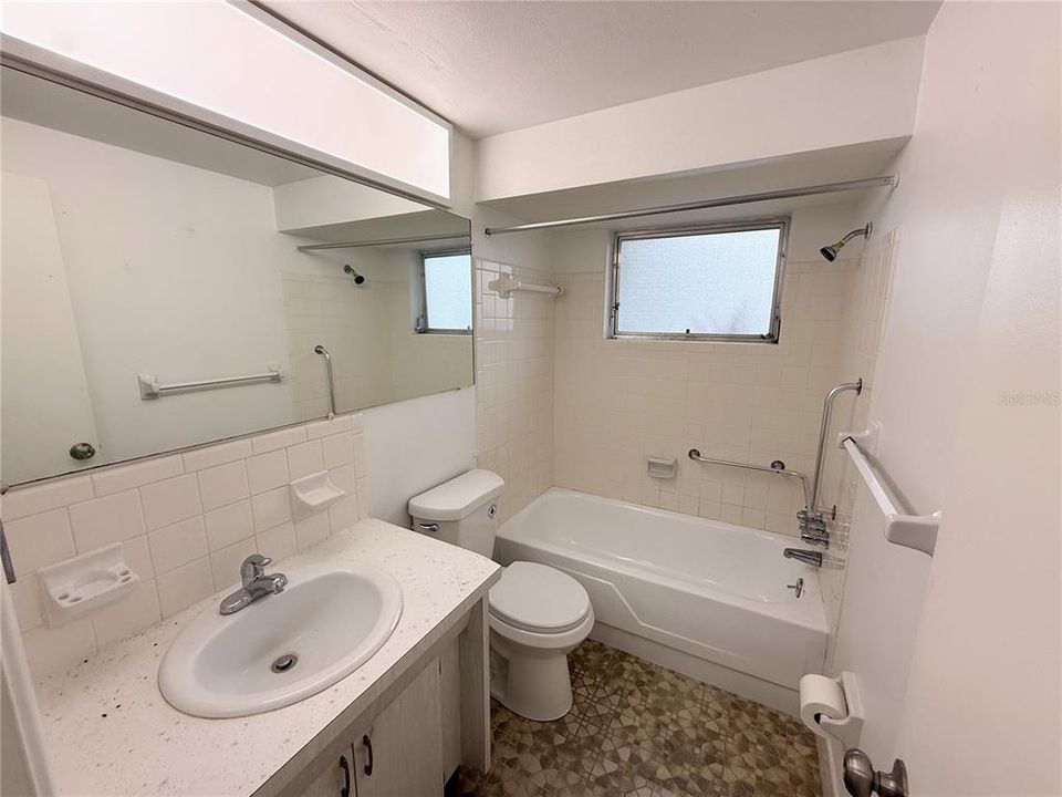 For Sale: $204,900 (2 beds, 1 baths, 1134 Square Feet)