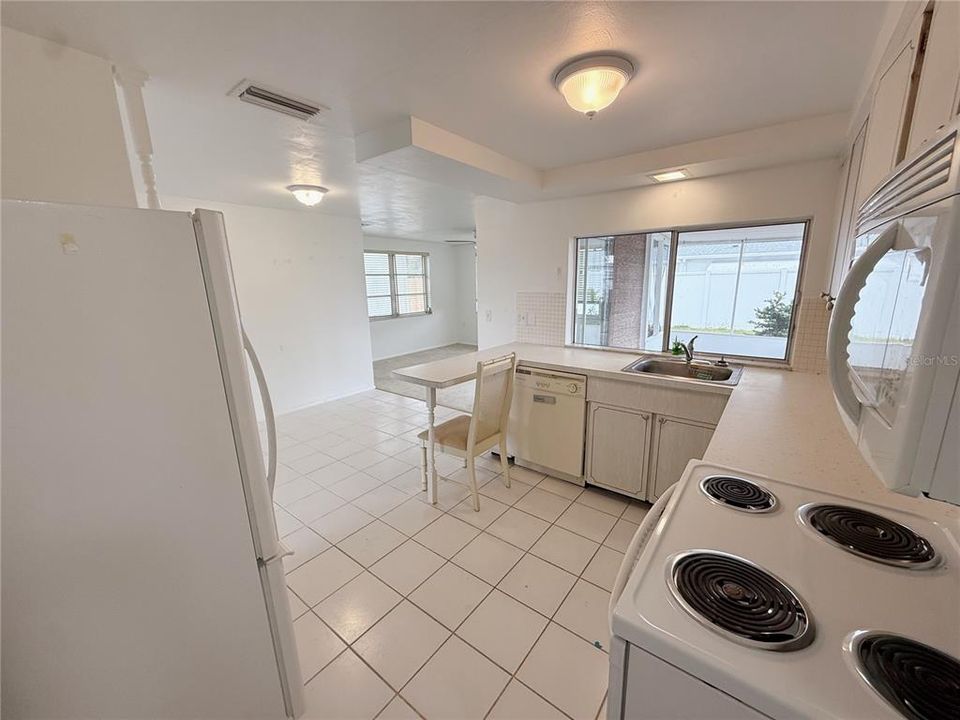 For Sale: $204,900 (2 beds, 1 baths, 1134 Square Feet)