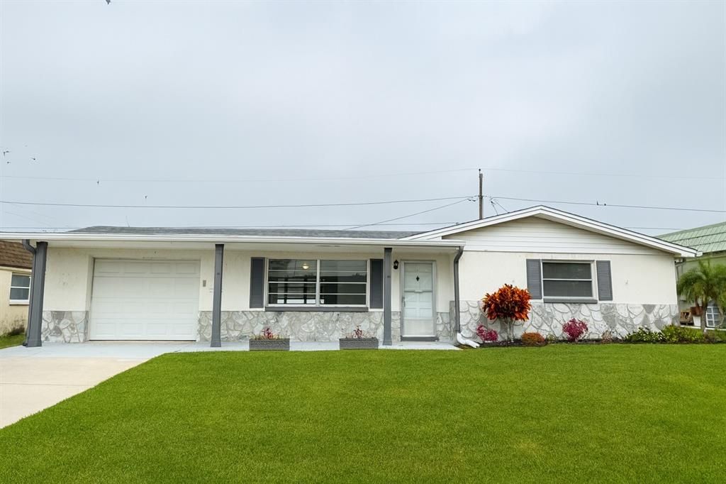 For Sale: $204,900 (2 beds, 1 baths, 1134 Square Feet)