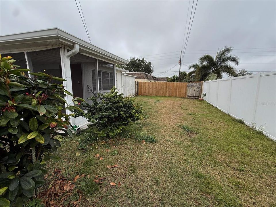 For Sale: $204,900 (2 beds, 1 baths, 1134 Square Feet)