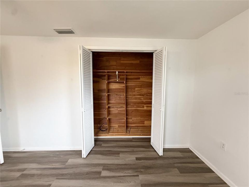 For Sale: $204,900 (2 beds, 1 baths, 1134 Square Feet)