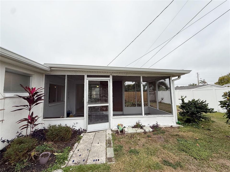 For Sale: $204,900 (2 beds, 1 baths, 1134 Square Feet)