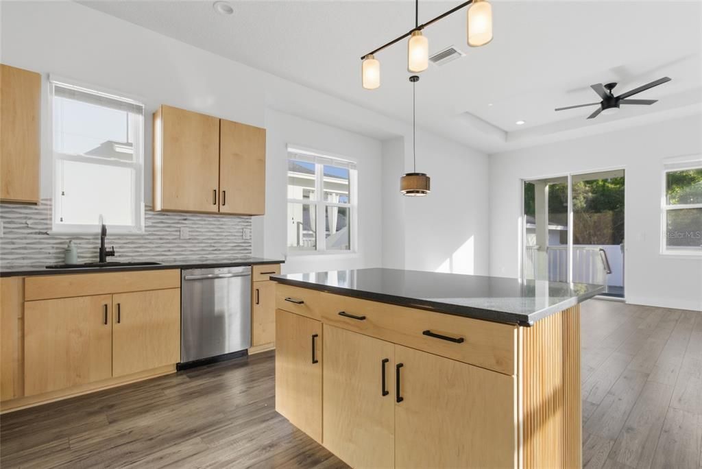 出租: $2,800 (3 贝兹, 2 浴室, 1946 平方英尺)