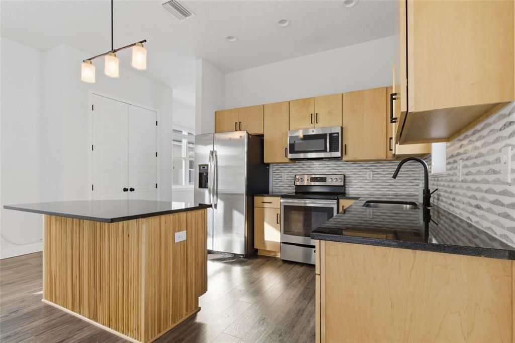 出租: $2,800 (3 贝兹, 2 浴室, 1946 平方英尺)