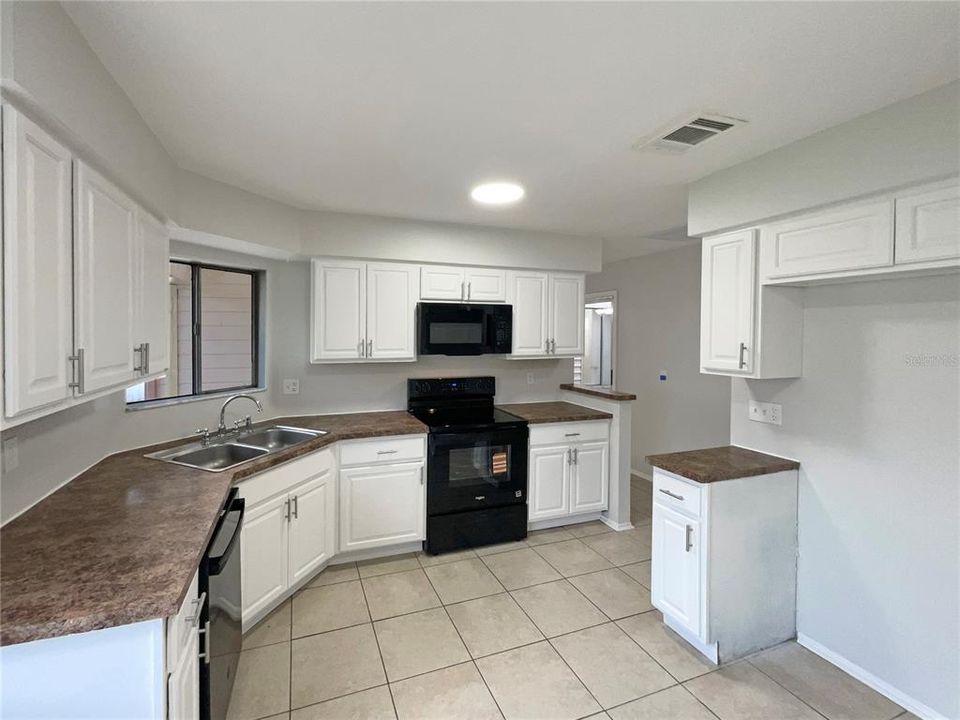 На продажу: $300,000 (3 спален, 2 ванн, 1399 Квадратных фут)