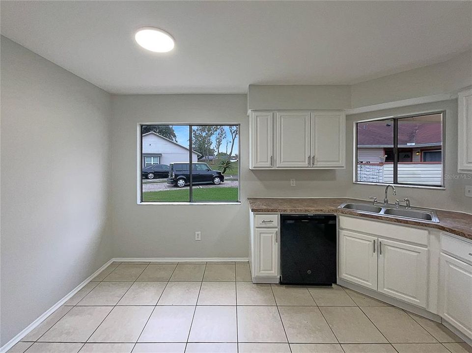 На продажу: $300,000 (3 спален, 2 ванн, 1399 Квадратных фут)