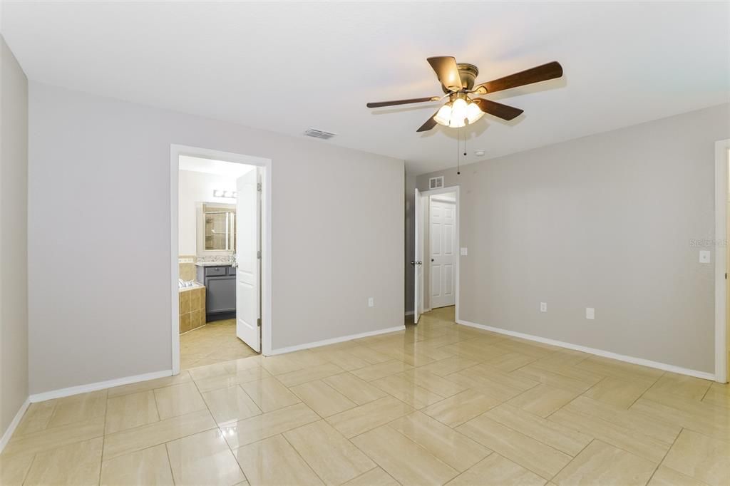 For Sale: $299,000 (3 beds, 2 baths, 1702 Square Feet)