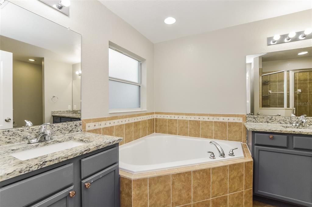 For Sale: $299,000 (3 beds, 2 baths, 1702 Square Feet)