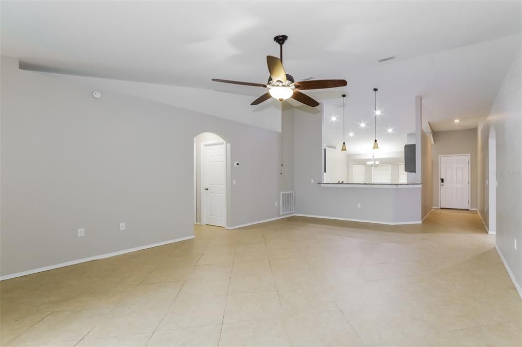 For Sale: $299,000 (3 beds, 2 baths, 1702 Square Feet)