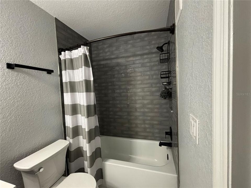 出租: $1,750 (3 贝兹, 2 浴室, 1046 平方英尺)