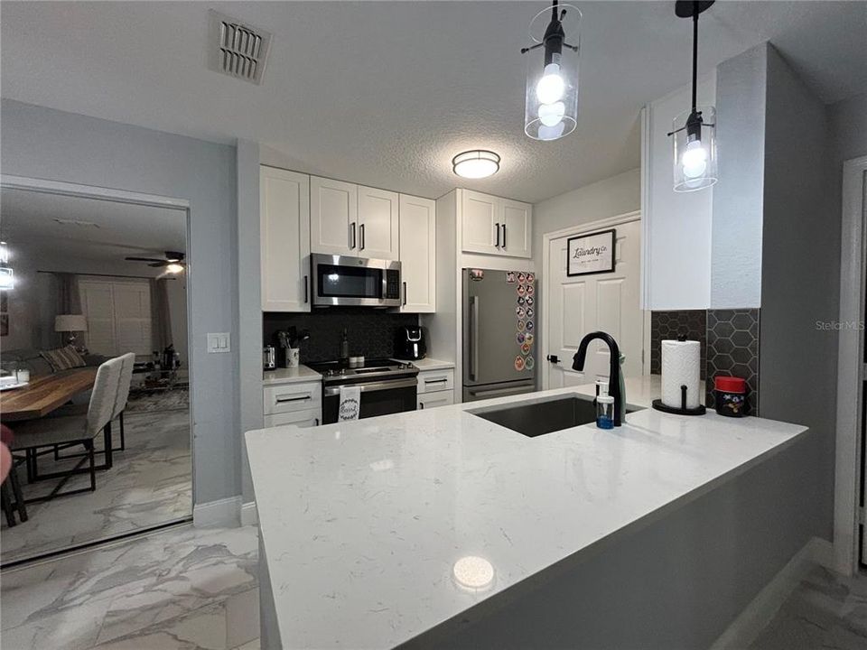 出租: $1,750 (3 贝兹, 2 浴室, 1046 平方英尺)