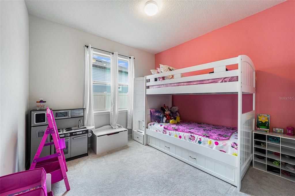 На продажу: $820,000 (6 спален, 3 ванн, 4199 Квадратных фут)