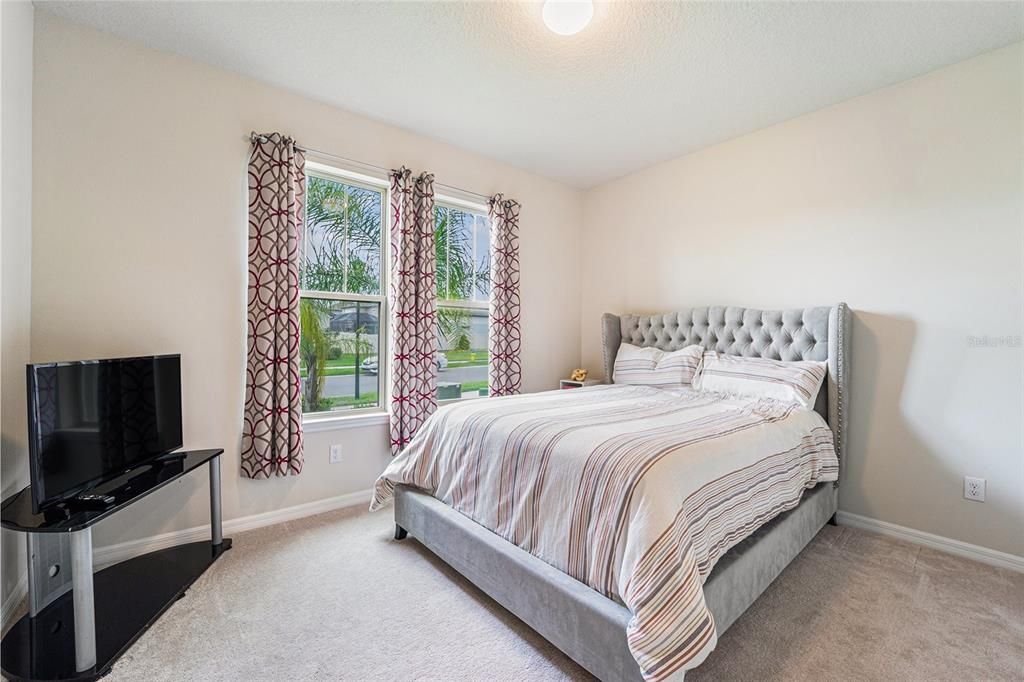 На продажу: $820,000 (6 спален, 3 ванн, 4199 Квадратных фут)