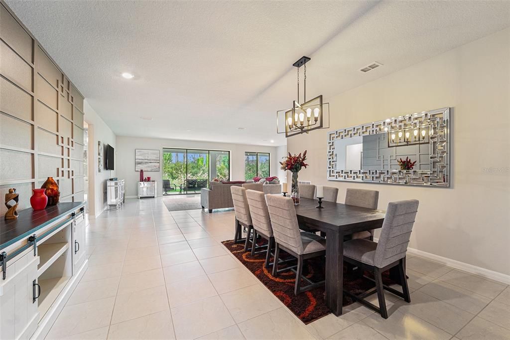 На продажу: $820,000 (6 спален, 3 ванн, 4199 Квадратных фут)