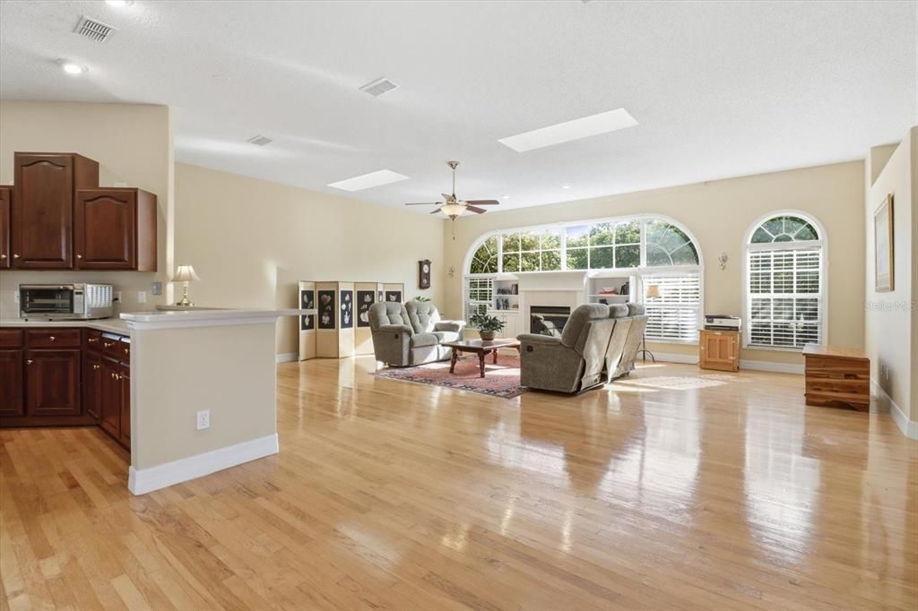 For Sale: $425,000 (4 beds, 2 baths, 2911 Square Feet)