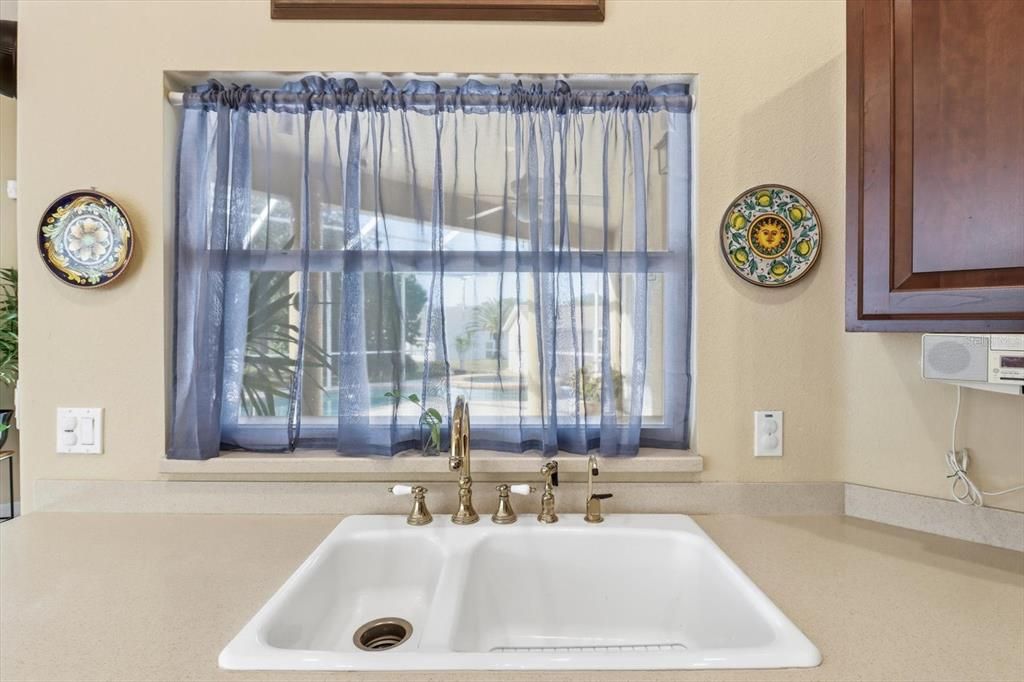 For Sale: $425,000 (4 beds, 2 baths, 2911 Square Feet)