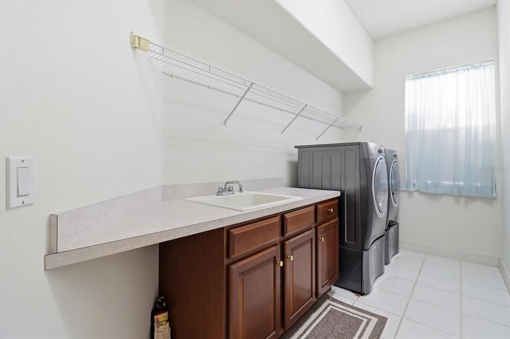 For Sale: $425,000 (4 beds, 2 baths, 2911 Square Feet)