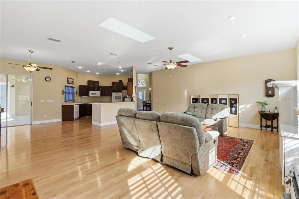 For Sale: $425,000 (4 beds, 2 baths, 2911 Square Feet)