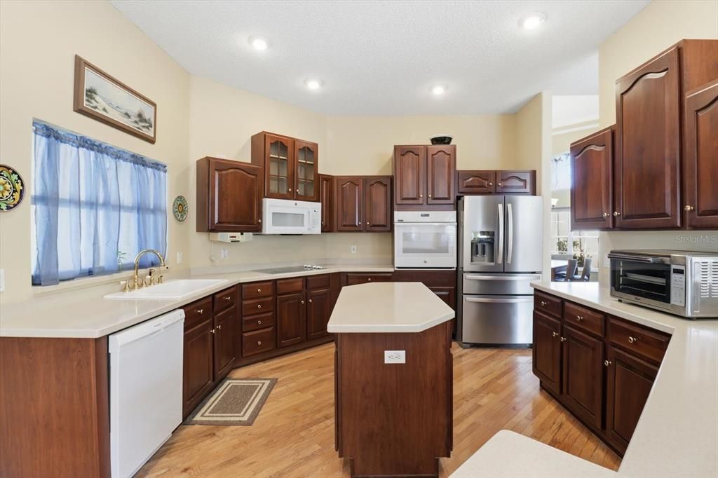 For Sale: $425,000 (4 beds, 2 baths, 2911 Square Feet)