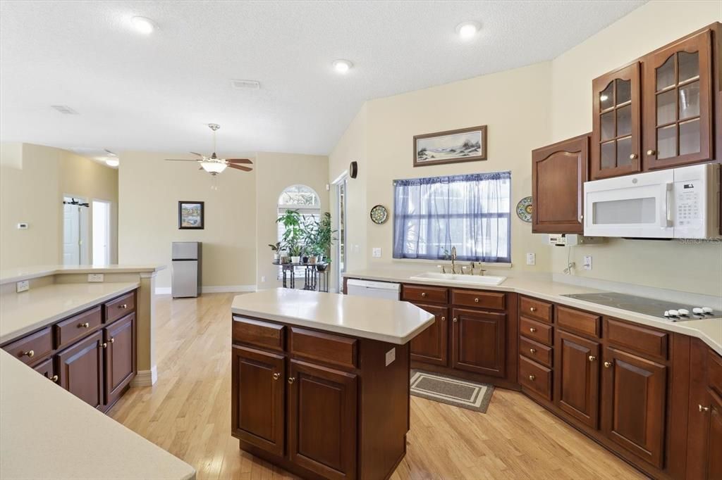 For Sale: $425,000 (4 beds, 2 baths, 2911 Square Feet)