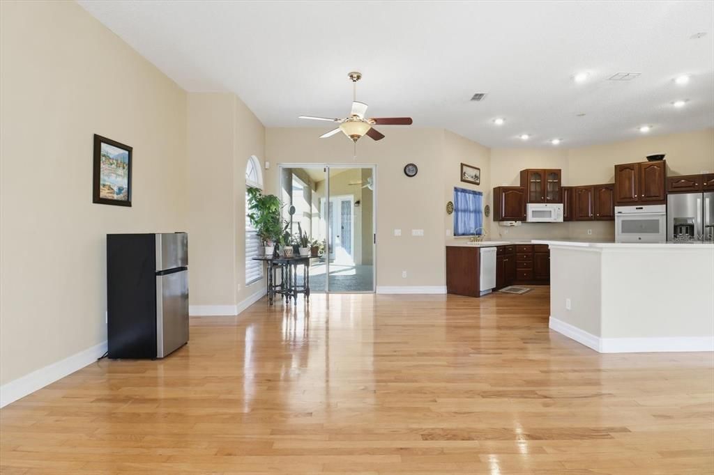 For Sale: $425,000 (4 beds, 2 baths, 2911 Square Feet)