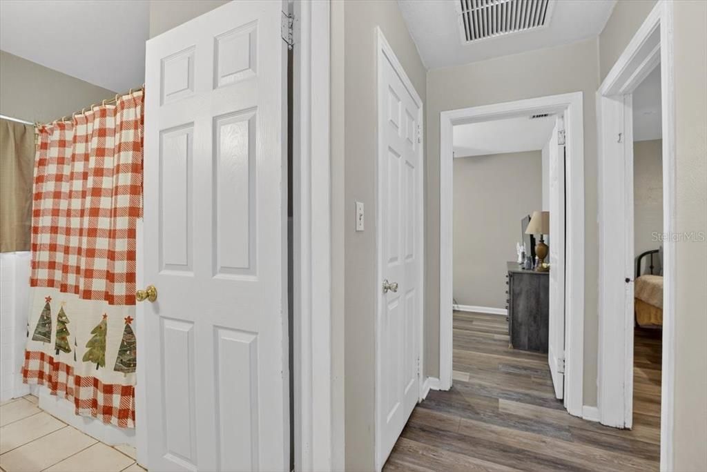 На продажу: $285,000 (4 спален, 2 ванн, 1864 Квадратных фут)