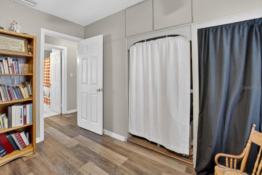 На продажу: $285,000 (4 спален, 2 ванн, 1864 Квадратных фут)