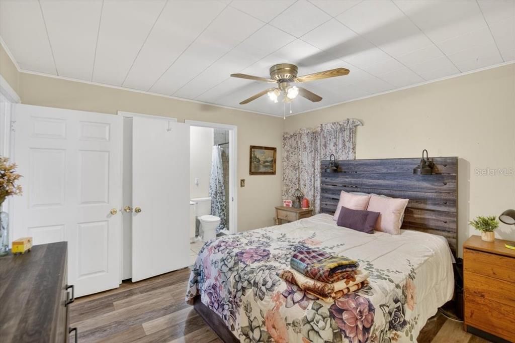 На продажу: $285,000 (4 спален, 2 ванн, 1864 Квадратных фут)