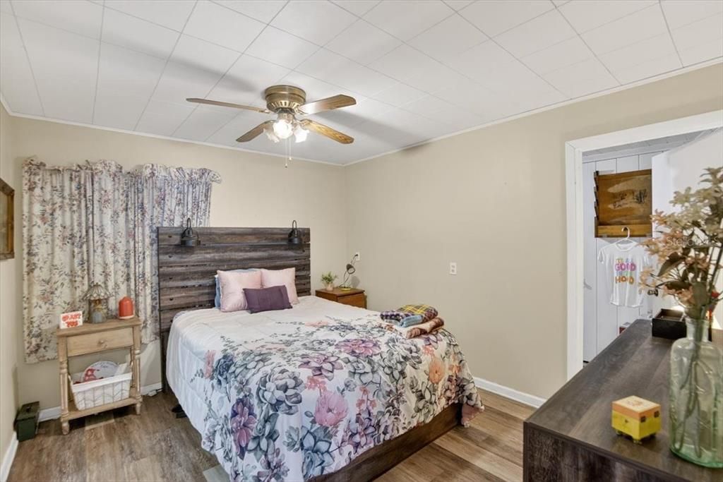 На продажу: $285,000 (4 спален, 2 ванн, 1864 Квадратных фут)