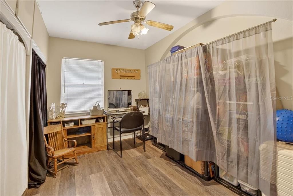 На продажу: $285,000 (4 спален, 2 ванн, 1864 Квадратных фут)