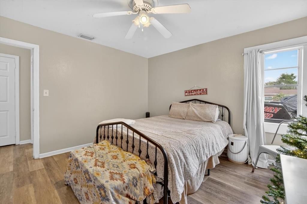 На продажу: $285,000 (4 спален, 2 ванн, 1864 Квадратных фут)