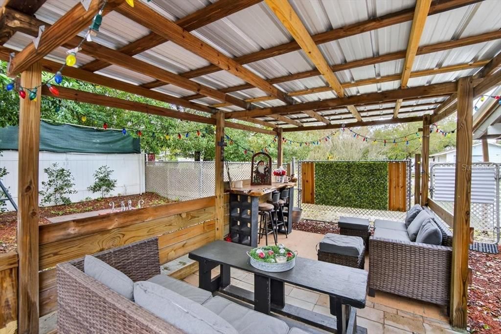 На продажу: $285,000 (4 спален, 2 ванн, 1864 Квадратных фут)