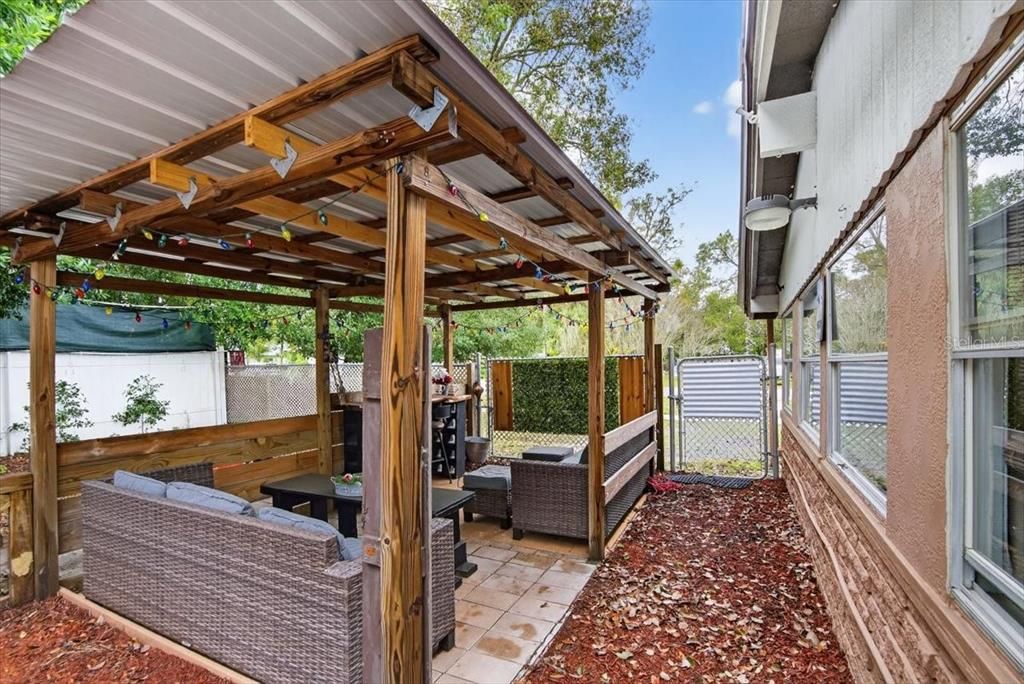 На продажу: $285,000 (4 спален, 2 ванн, 1864 Квадратных фут)