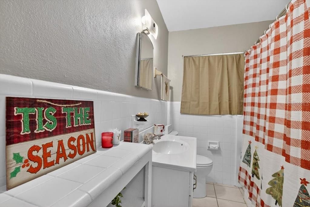 На продажу: $285,000 (4 спален, 2 ванн, 1864 Квадратных фут)