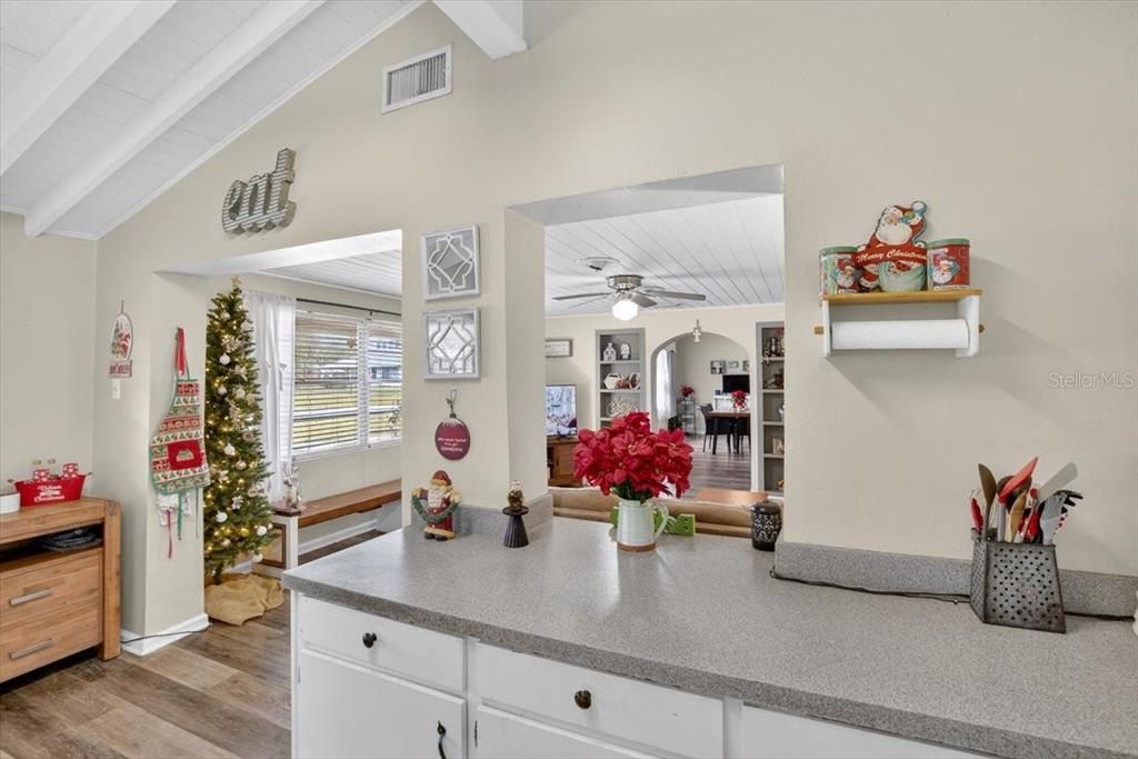 На продажу: $285,000 (4 спален, 2 ванн, 1864 Квадратных фут)