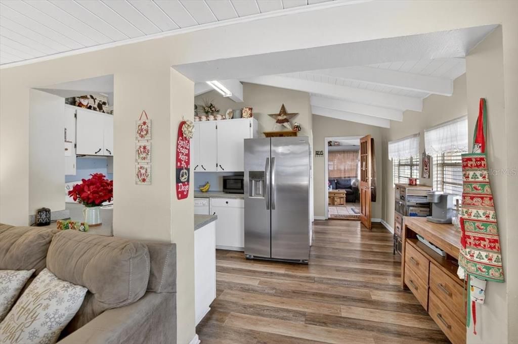 На продажу: $285,000 (4 спален, 2 ванн, 1864 Квадратных фут)