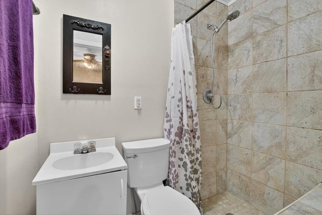 На продажу: $285,000 (4 спален, 2 ванн, 1864 Квадратных фут)