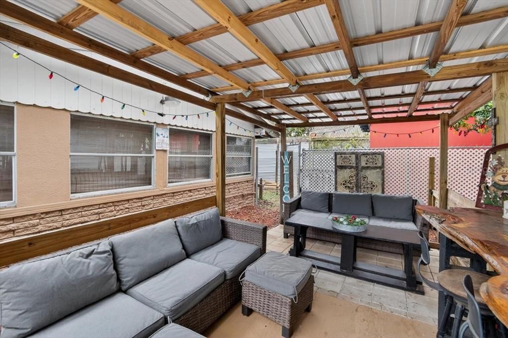 На продажу: $285,000 (4 спален, 2 ванн, 1864 Квадратных фут)