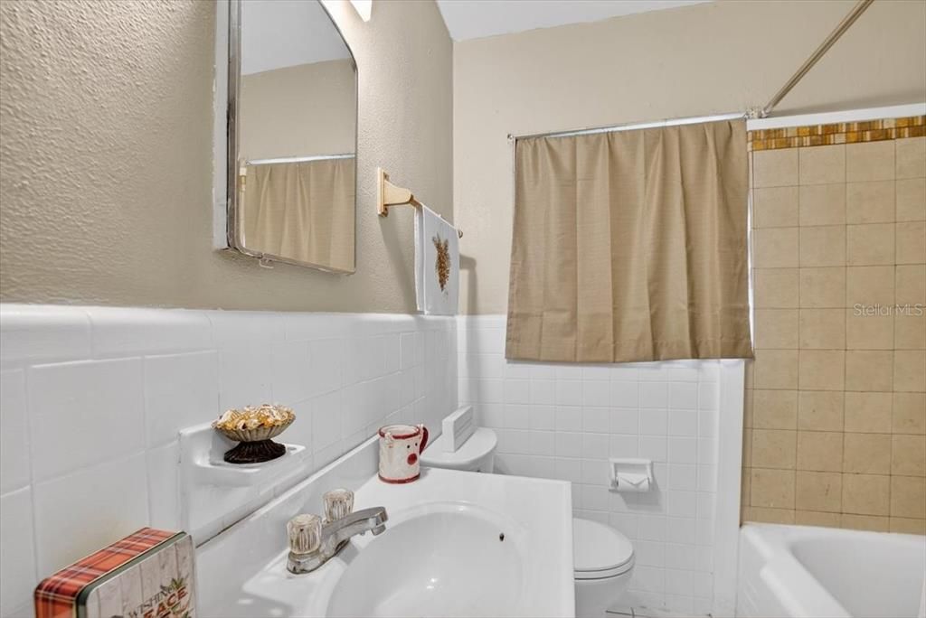 На продажу: $285,000 (4 спален, 2 ванн, 1864 Квадратных фут)