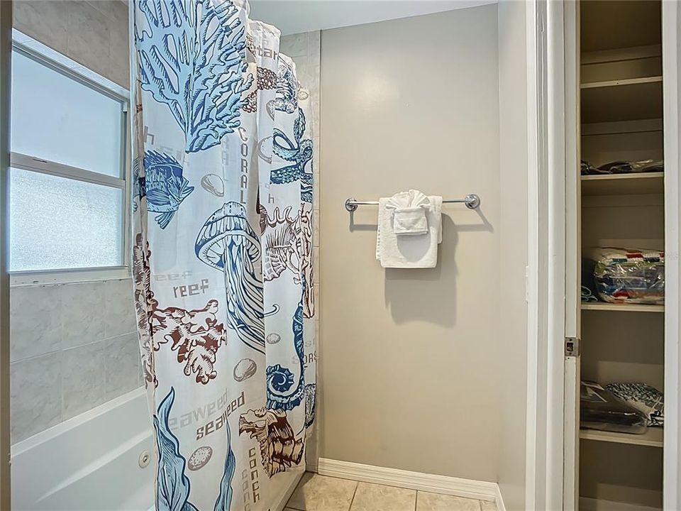 En Venta: $449,000 (4 camas, 2 baños, 1650 Pies cuadrados)