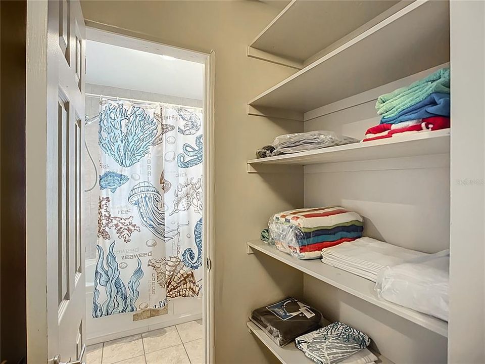 En Venta: $449,000 (4 camas, 2 baños, 1650 Pies cuadrados)