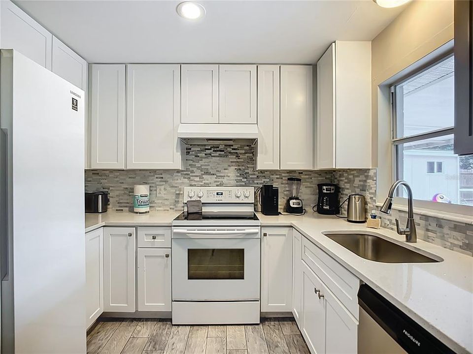 En Venta: $449,000 (4 camas, 2 baños, 1650 Pies cuadrados)