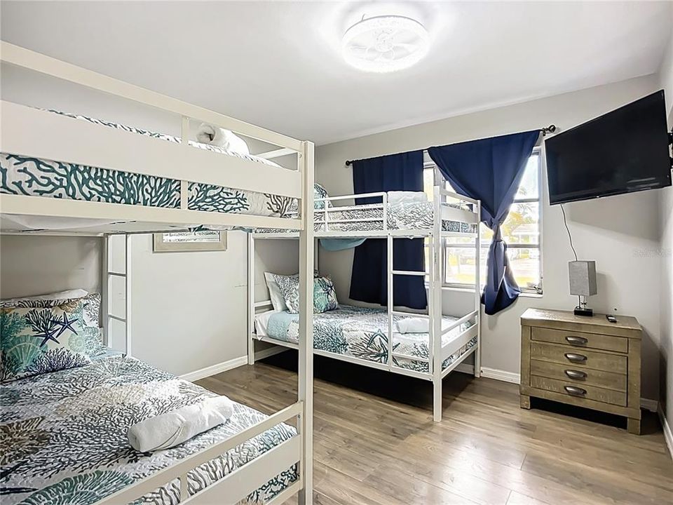 En Venta: $449,000 (4 camas, 2 baños, 1650 Pies cuadrados)