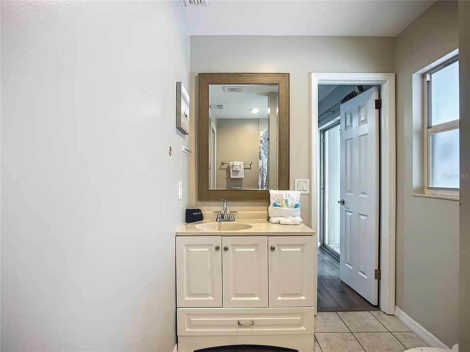 En Venta: $449,000 (4 camas, 2 baños, 1650 Pies cuadrados)